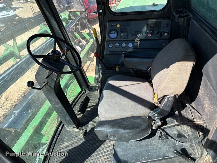 image for item EP0828 1981 John Deere 7720 Turbo combine