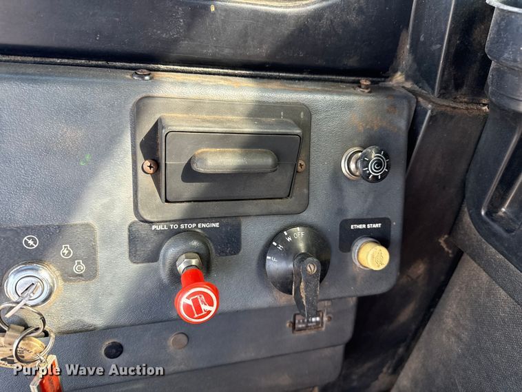 image for item EP0828 1981 John Deere 7720 Turbo combine