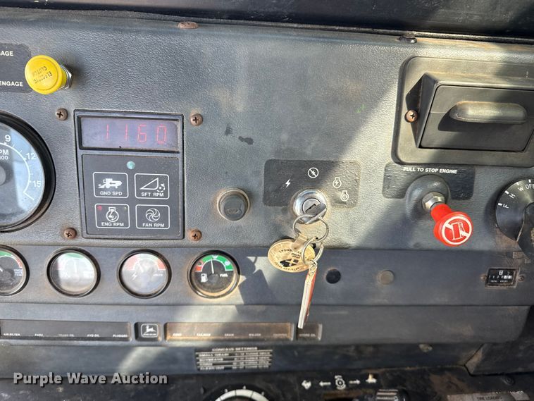 image for item EP0828 1981 John Deere 7720 Turbo combine