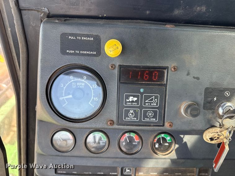 image for item EP0828 1981 John Deere 7720 Turbo combine