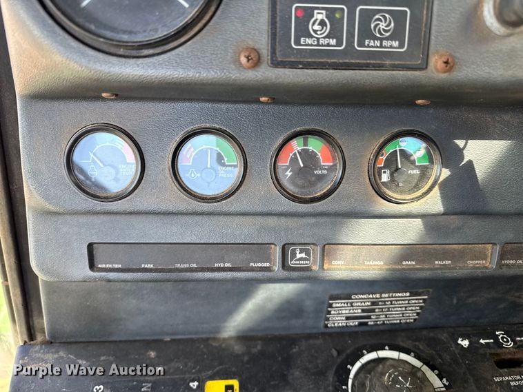 image for item EP0828 1981 John Deere 7720 Turbo combine