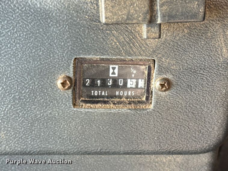 image for item EP0828 1981 John Deere 7720 Turbo combine