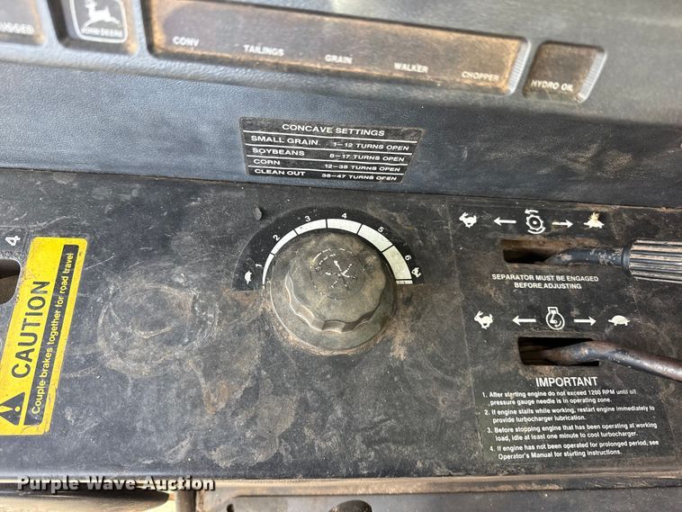 image for item EP0828 1981 John Deere 7720 Turbo combine