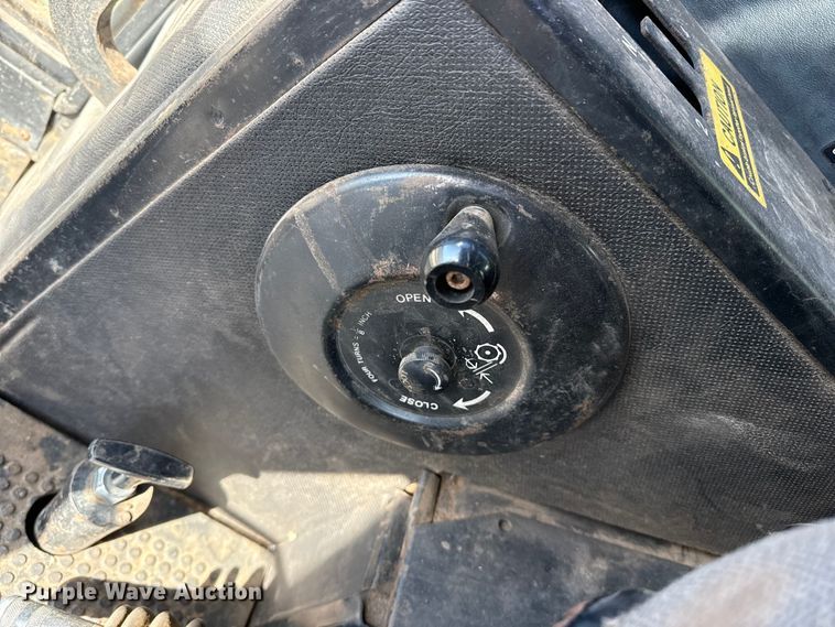 image for item EP0828 1981 John Deere 7720 Turbo combine