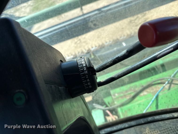 image for item EP0828 1981 John Deere 7720 Turbo combine