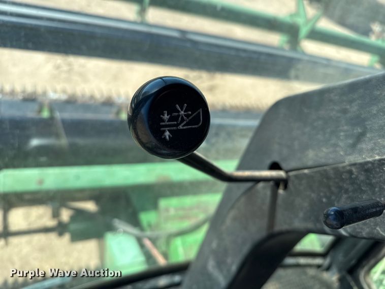 image for item EP0828 1981 John Deere 7720 Turbo combine