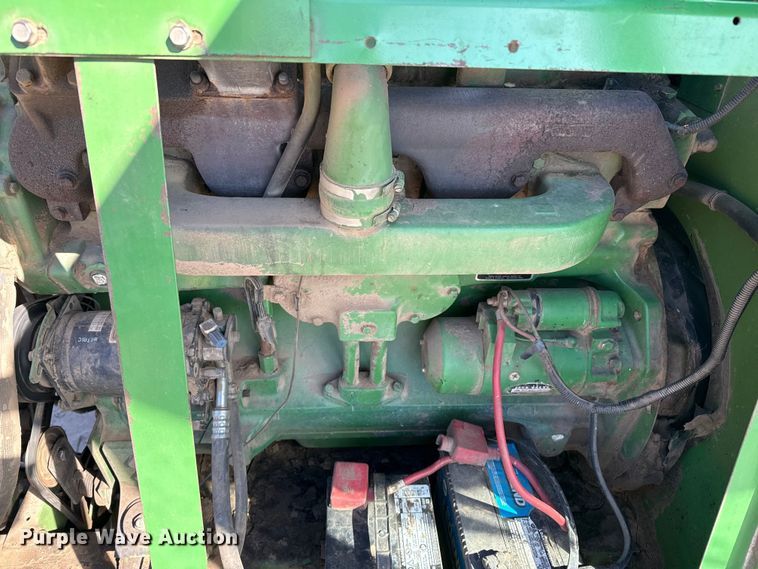 image for item EP0828 1981 John Deere 7720 Turbo combine