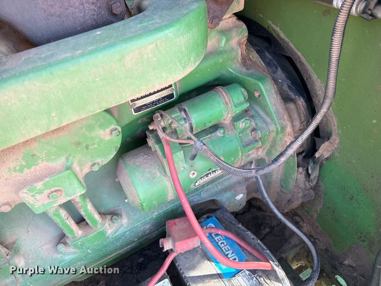 image for item EP0828 1981 John Deere 7720 Turbo combine