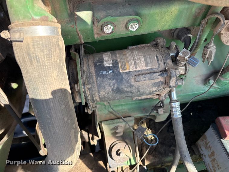 image for item EP0828 1981 John Deere 7720 Turbo combine