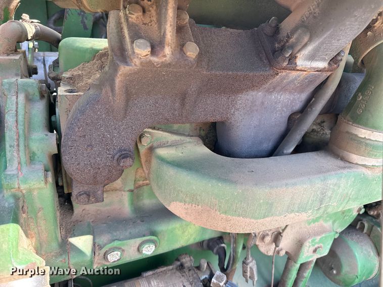 image for item EP0828 1981 John Deere 7720 Turbo combine