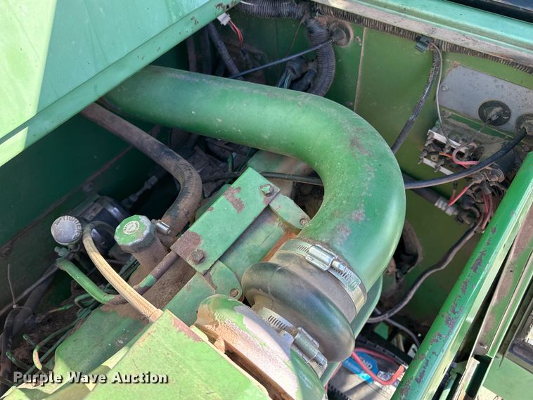 image for item EP0828 1981 John Deere 7720 Turbo combine