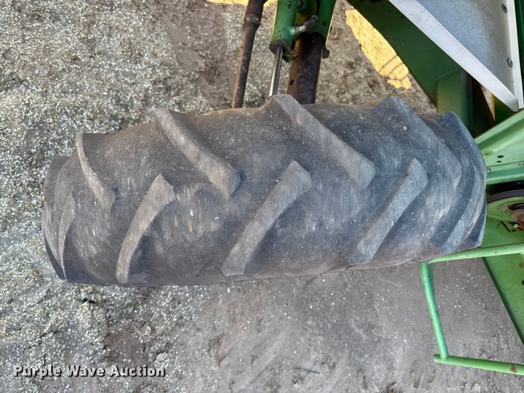 image for item EP0828 1981 John Deere 7720 Turbo combine