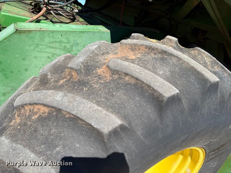 image for item EP0828 1981 John Deere 7720 Turbo combine