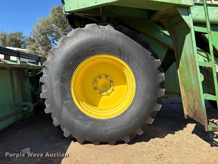 image for item EP0828 1981 John Deere 7720 Turbo combine