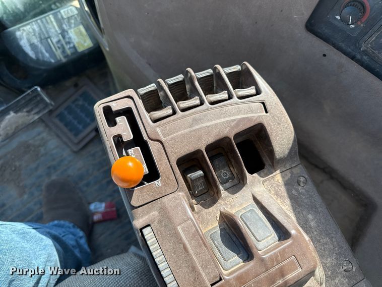 image for item EP0830 2003 John Deere 9520T tractor