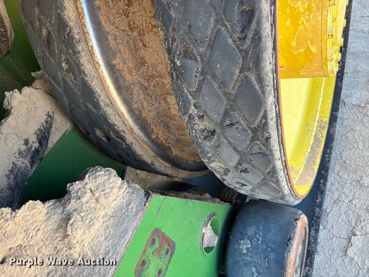 image for item EP0830 2003 John Deere 9520T tractor