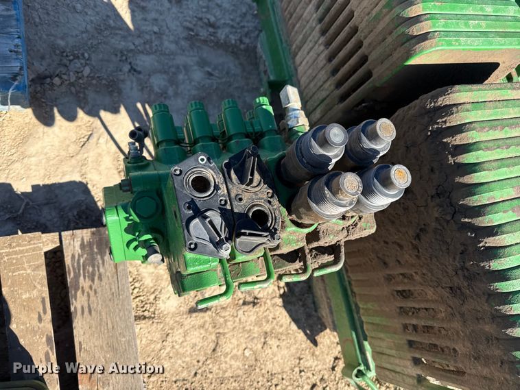 image for item EP0830 2003 John Deere 9520T tractor