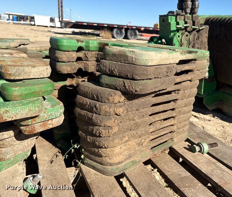 image for item EP0830 2003 John Deere 9520T tractor