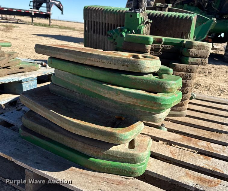 image for item EP0830 2003 John Deere 9520T tractor