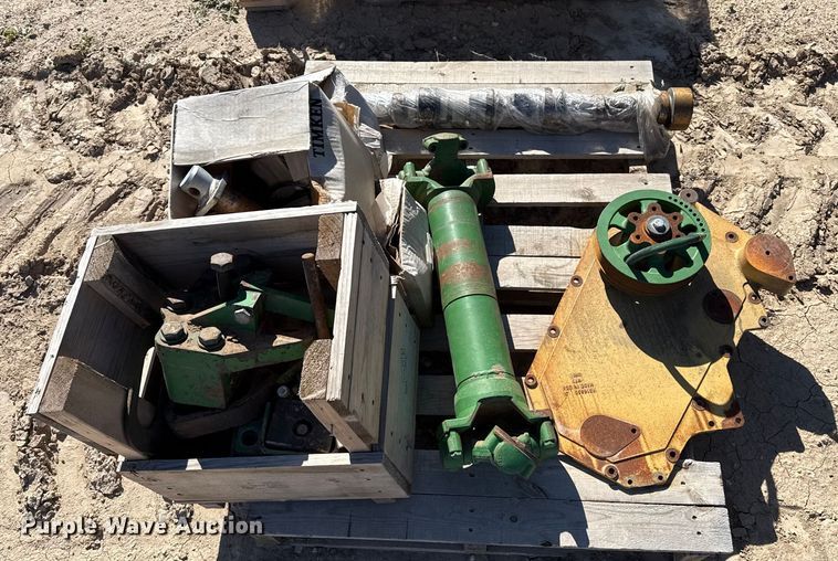 image for item EP0830 2003 John Deere 9520T tractor