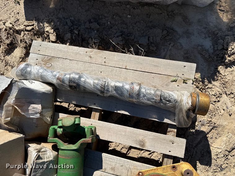 image for item EP0830 2003 John Deere 9520T tractor