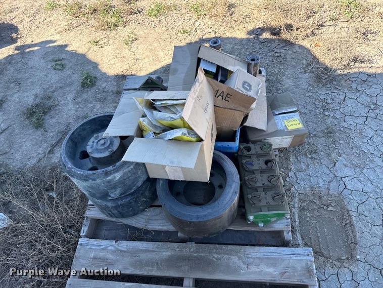 image for item EP0831 2002 John Deere 9420T tractor