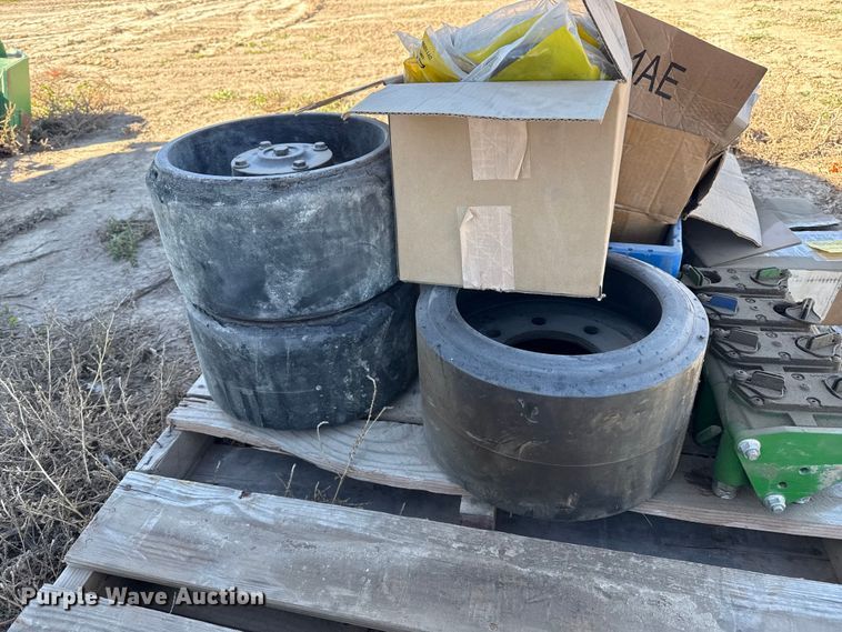 image for item EP0831 2002 John Deere 9420T tractor