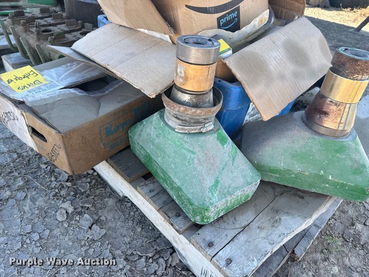 image for item EP0831 2002 John Deere 9420T tractor