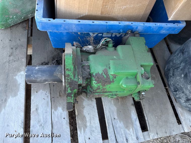 image for item EP0831 2002 John Deere 9420T tractor