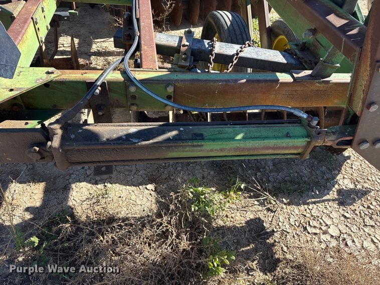 image for item EP0832 John Deere tandem disk