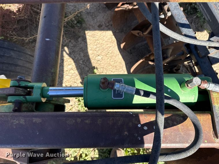 image for item EP0832 John Deere tandem disk