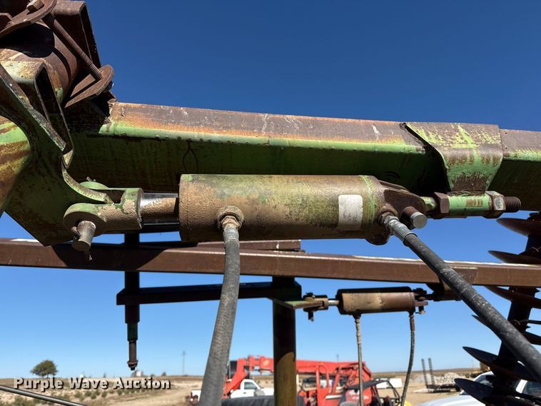 image for item EP0832 John Deere tandem disk