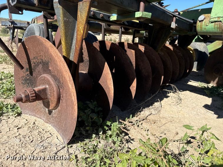 image for item EP0832 John Deere tandem disk