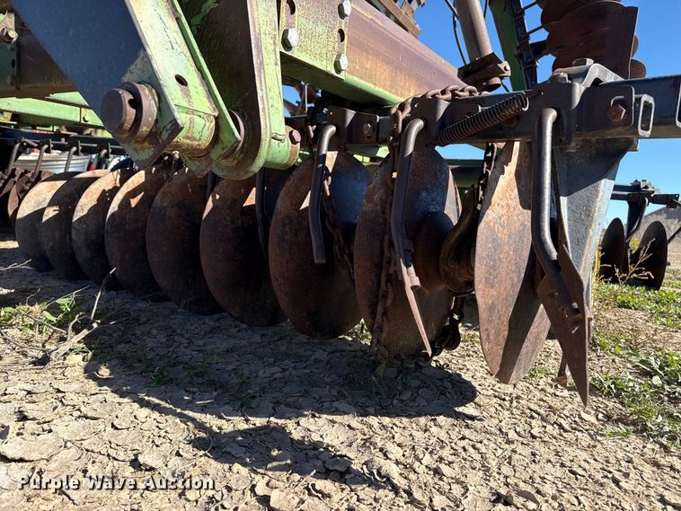 image for item EP0832 John Deere tandem disk