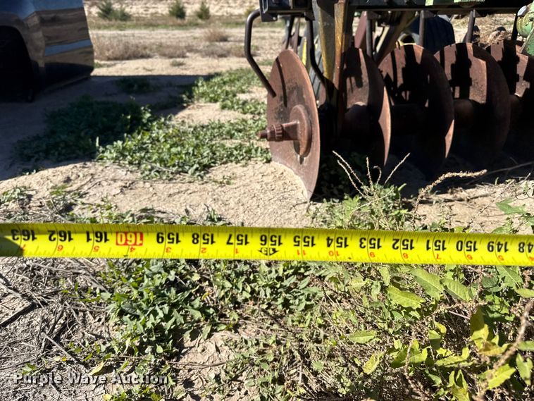 image for item EP0832 John Deere tandem disk