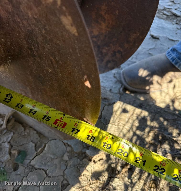 image for item EP0832 John Deere tandem disk