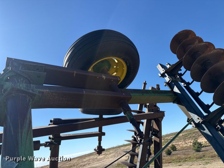 image for item EP0832 John Deere tandem disk