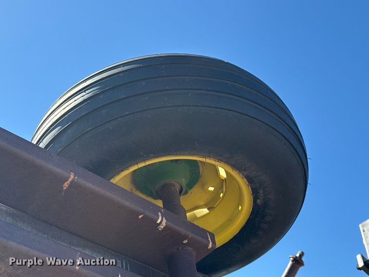 image for item EP0832 John Deere tandem disk