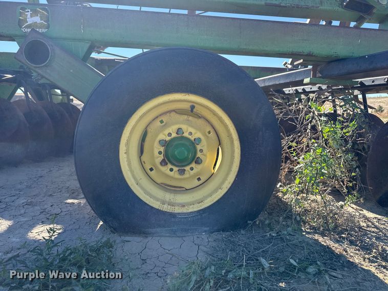 image for item EP0832 John Deere tandem disk