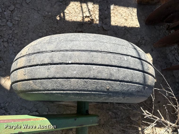 image for item EP0832 John Deere tandem disk