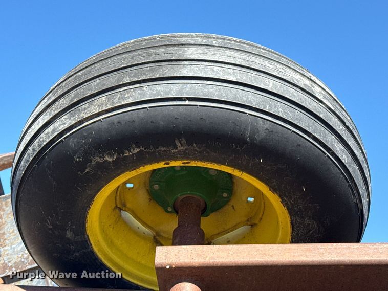 image for item EP0832 John Deere tandem disk