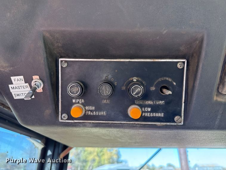 image for item EP0834 1978 Versatile 855 4WD tractor