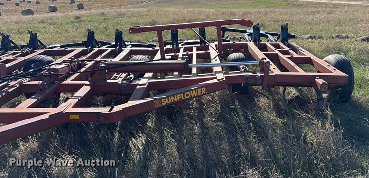 image for item EP0835 Sunflower 3270 sweep plow