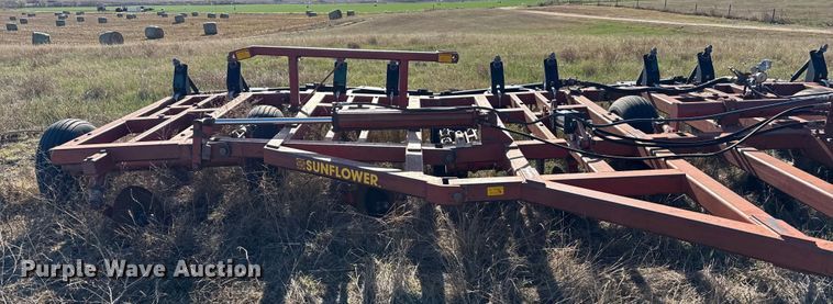 image for item EP0835 Sunflower 3270 sweep plow