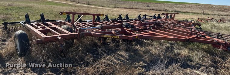 image for item EP0835 Sunflower 3270 sweep plow