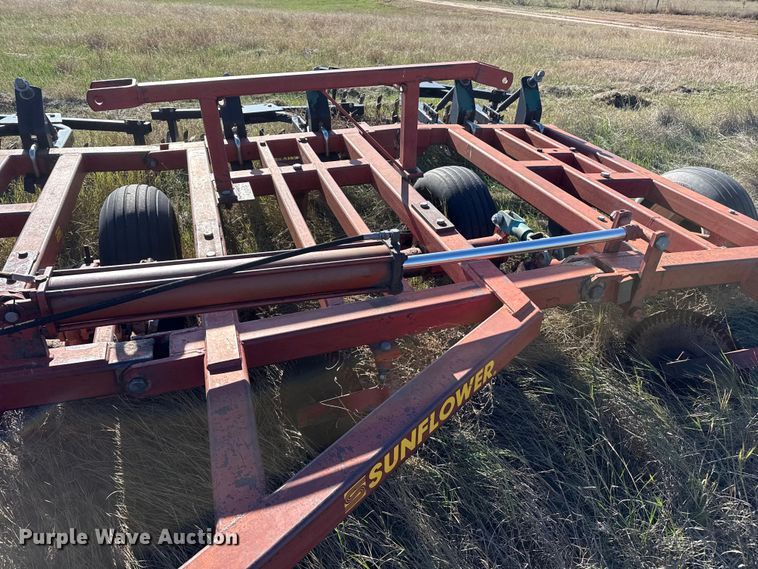 image for item EP0835 Sunflower 3270 sweep plow