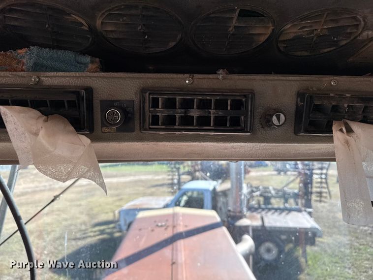 image for item EP0837 Versatile 850 4WD tractor