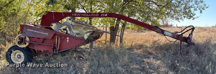 image for item EP0842 Sperry New Holland 114 swather / windrower