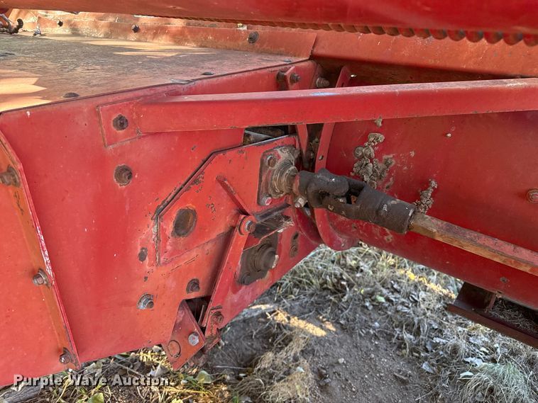 image for item EP0842 Sperry New Holland 114 swather / windrower