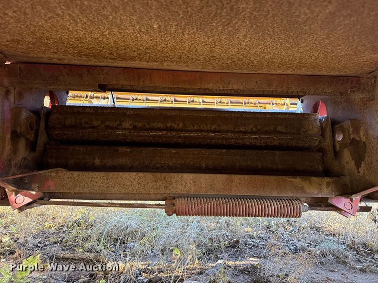 image for item EP0842 Sperry New Holland 114 swather / windrower